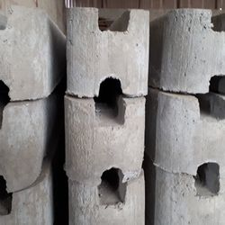 POTEAU BETON FENTE 220CM 4CM TOTAL L=275CM